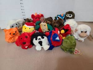 lot 3012 image: Puffkins