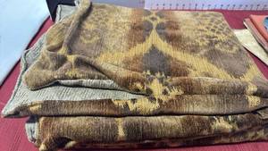 lot 3117 image: Large piece of fabric