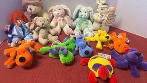 lot 3222 image: Mary Meyer and other stuffed animals