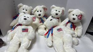 lot 3309 image: TY Beanies