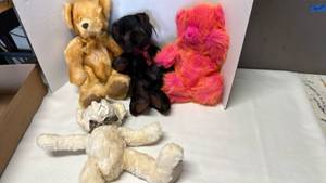 lot 3315 image: Russ bears