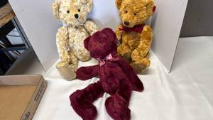 lot 3324 image: Russ bears