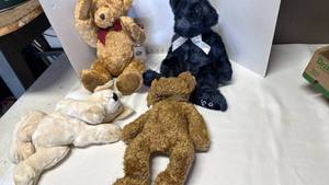 lot 3326 image: Russ bears some with coa