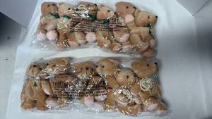 lot 3330 image: Enesco Teddies