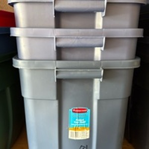 lot 3401 image: 3 Rubbermaid tubs with lids