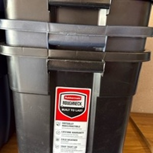 lot 3402 image: 3 Rubbermaid tubs with lids