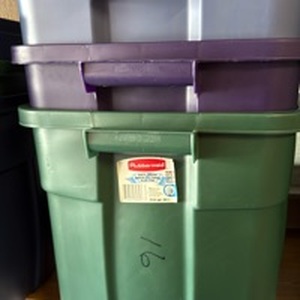 lot 3404 image: 3 Rubbermaid tubs with lids