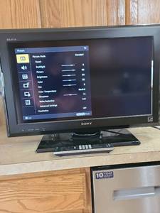 lot 7000 image: Sony 26in TV with remote