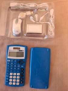 lot 7005 image: iHome USB Hub Kit & TI-30X IIS Calculator Bundle