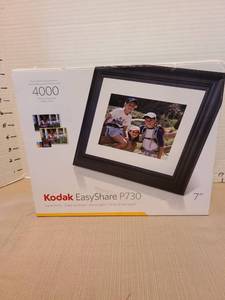 lot 7022 image: Kodak EasyShare P730 7-inch digital picture frame, NIB