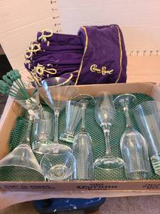 lot 7033 image: Crown Royal bags and drinkware
