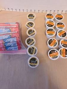 lot 7040 image: Hawaiian Punch drink packets and Keurig pods.