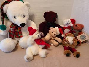 lot 7043 image: Stuffed animals, including Russ, Ty, Boyds