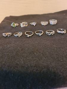 lot 7056 image: Rings, 11 total