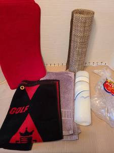 lot 7064 image: Zip lock vacuum sealer bags, kitchen drying mat, towels, placemats, plastic wine glasses.