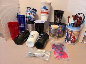 lot 7069 image: Tramontina steak knives, kitchen utensils, peelers, bag sealer, drinkware