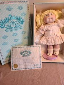lot 7075 image: Porcelain Cabbage Patch doll with COA, 16in tall