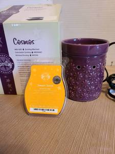 lot 7079 image: Scentsy Cosmos wax warmer, NIB, plus wax melts