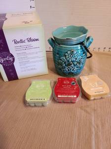 lot 7080 image: Scentsy Rustic Bloom wax warmer, NIB, plus 3 packs wax melts.