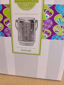 lot 7082 image: Sentsy Solitude, NIB, plus 3 packs wax melts.