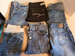 lot 7093 image: Girls jeans, size 8, 10, 12.