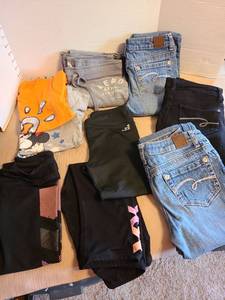 lot 7094 image: Girls jeans, leggings, sweatpants, t-shirts, size 12