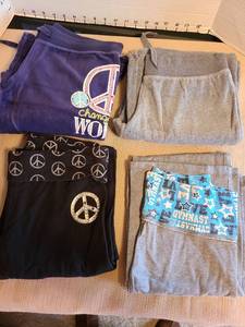 lot 7095 image: Girls pants, size 14.