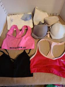 lot 7106 image: bras 34A, 36A