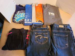 lot 7109 image: Girls pants, size, 12, 18, tops M