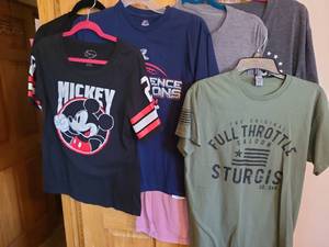 lot 7125 image: Ladies t-shirts, M and L.