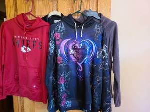 lot 7127 image: Ladies hoodies, M