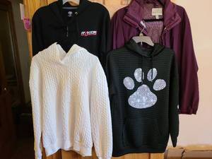 lot 7128 image: Ladies tops, S, M