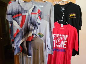 lot 7130 image: T-shirts, L and XL.