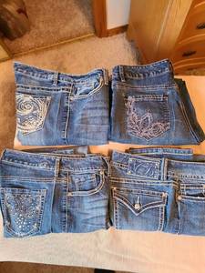 lot 7146 image: Ladies jeans, size 10.