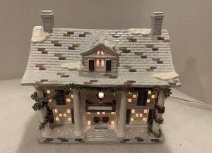 lot 1035 image: Department 56 Cumberland and 2 Churchyard Fence Gates and Extensions