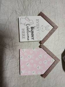 lot 40178 image: Easter Bunny Welcome Signs - Retail $15