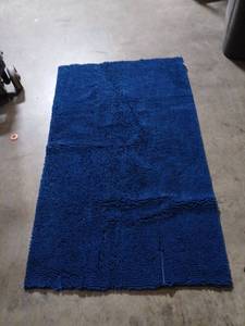 lot 63017 image: Navy Blue Chenille Bath Mat 36 x 59 - Retail $12