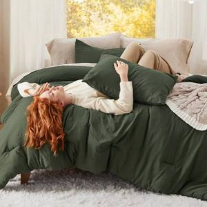 lot 26033 image: Bedsure Oversized Queen Comforter Set, Dark Green Soft Prewashed Bedding for All Seasons, 3 Pieces GentleSoft Bed Set, 1 Lightweight Comforter (98x98) and 2 Pillowcases (20x26) - Retail $55