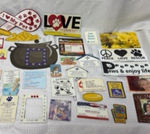 lot 5 image: Pet Themed Magnet Collection