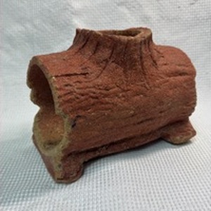 lot 74 image: Small Animal Hide Log Gnaw Log