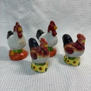 lot 77 image: Ceramic Rooster Salt and Pepper Shakers (2 Sets)