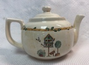 lot 109 image: Decorative Thompson Pottery Birdhouse Teapot