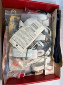 lot 118 image: Sewing Notions and Supplies Lot