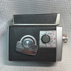 lot 134 image: Kodak Signet Type A Brownie 8mm Movie Camera