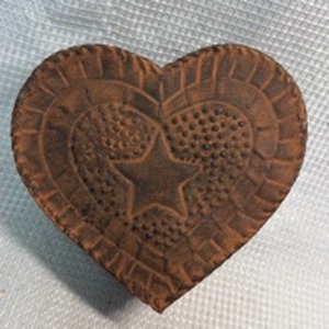 lot 164 image: Decorative Heart-Shaped Metal Trinket Box