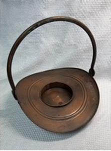 lot 186 image: Country Ware Copper-Plated Planter with Handle