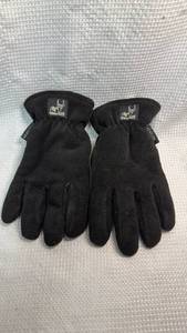 lot 189 image: Winter Deer Black Fleece Gloves with Heatlok Technology (Medium)