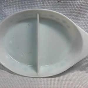 lot 210 image: Pyrex White Divided Serving Dish