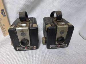 lot 227 image: Lot of 2 vintage Kodak Brownie Hawkeye Flash Camera