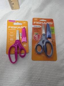 lot 232 image: Lot of 2 Fiskars 5-inch Kids Safety Scissors